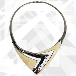 Vintage 70s - 80s Modernist MCM Necklace Hammered Metal Ivory Enamel Modern VTG